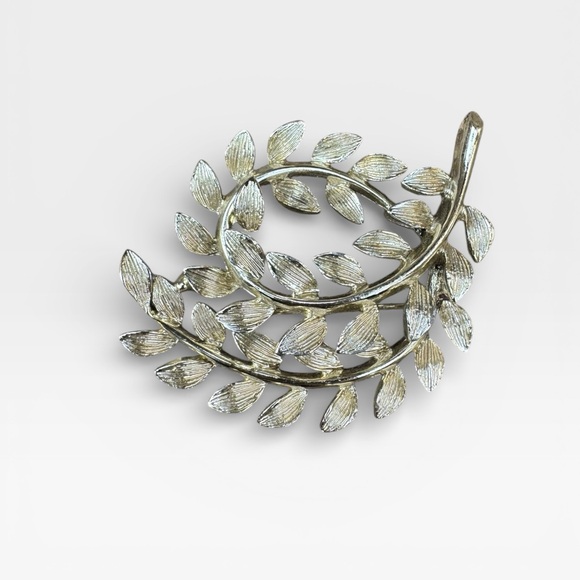 LISNER Signed Vintage Silver-Tone Leaf Brooch - Picture 3 of 9